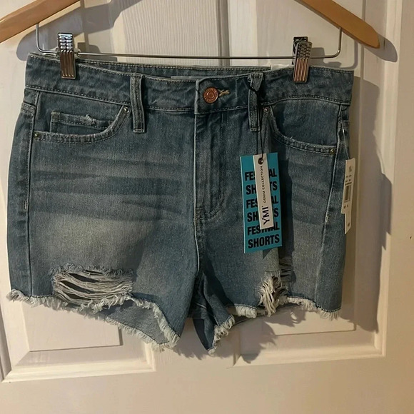 YMI Hi Rise Festival Shorts 5/ 27 Jean Shorts Blue Raw Hem Distressed NWT - Picture 1 of 7